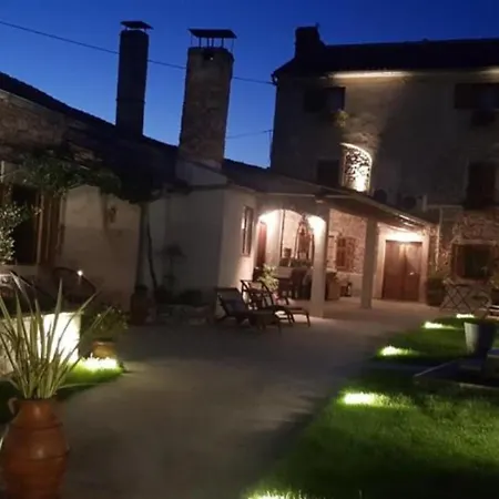 Charming & Stelio Apartmán *